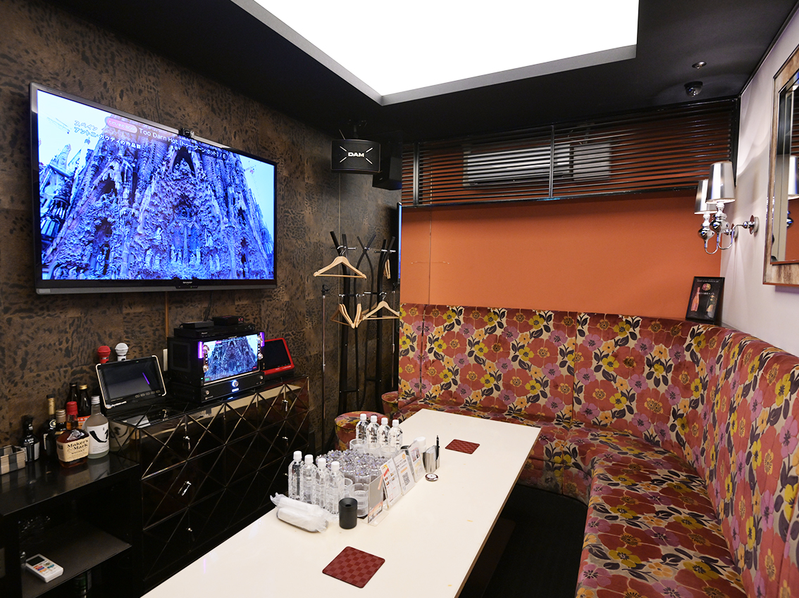 KARAOKE ROOM
